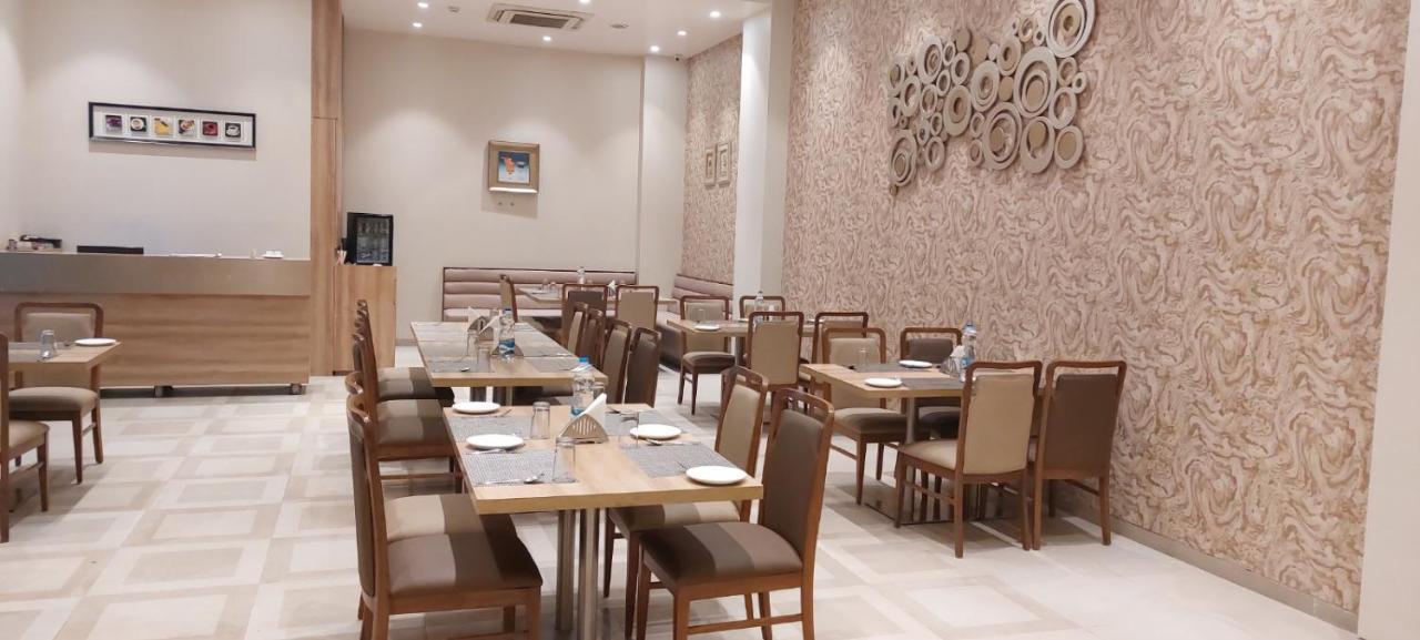 Click Hotel Bhuj Exterior foto
